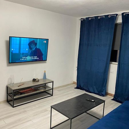 Black& White Apartment Brasov Ngoại thất bức ảnh