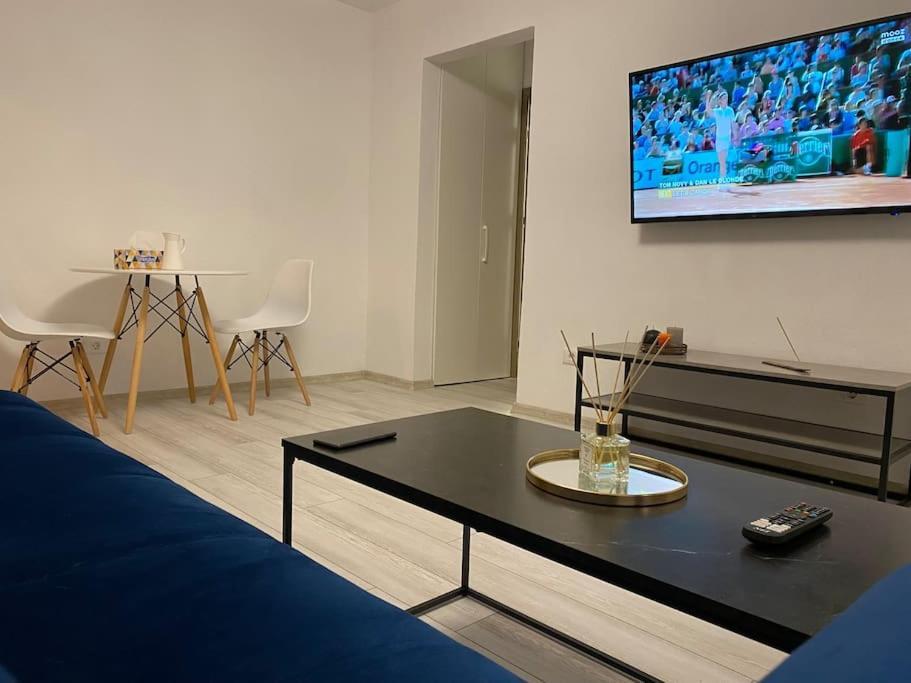 Black& White Apartment Brasov Ngoại thất bức ảnh