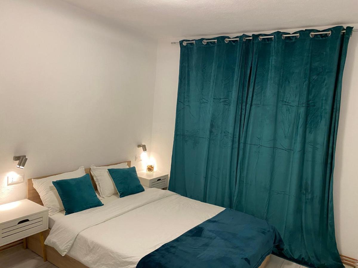 Black& White Apartment Brasov Ngoại thất bức ảnh
